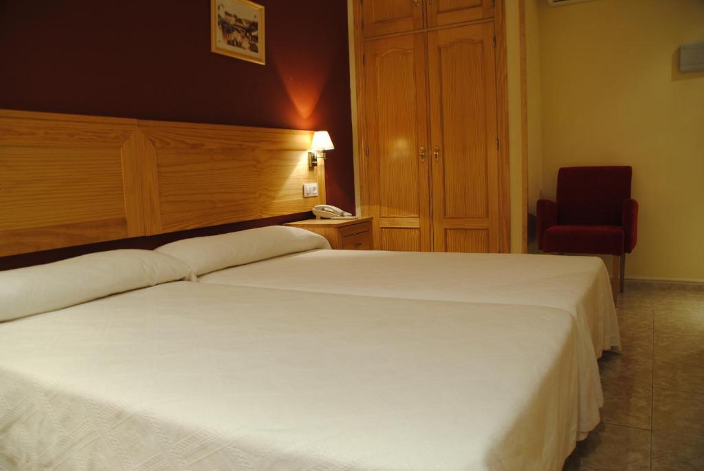 Hotel Alegria Banos De Montemayor Oda fotoğraf