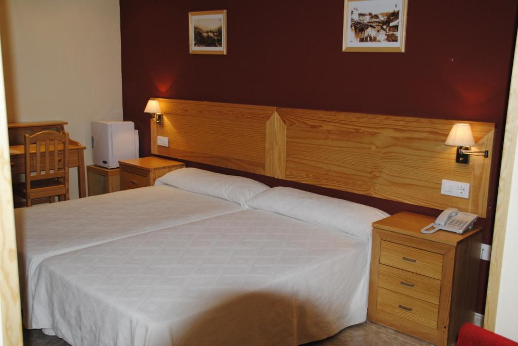 Hotel Alegria Banos De Montemayor Oda fotoğraf