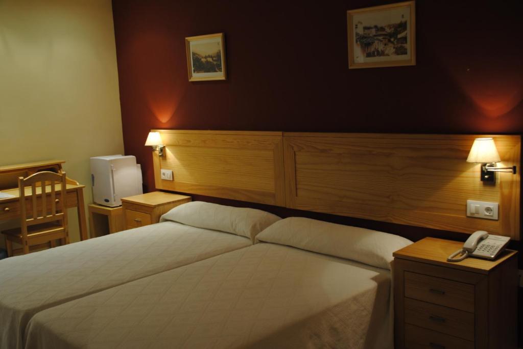 Hotel Alegria Banos De Montemayor Oda fotoğraf