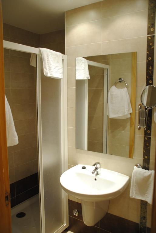 Hotel Alegria Banos De Montemayor Oda fotoğraf